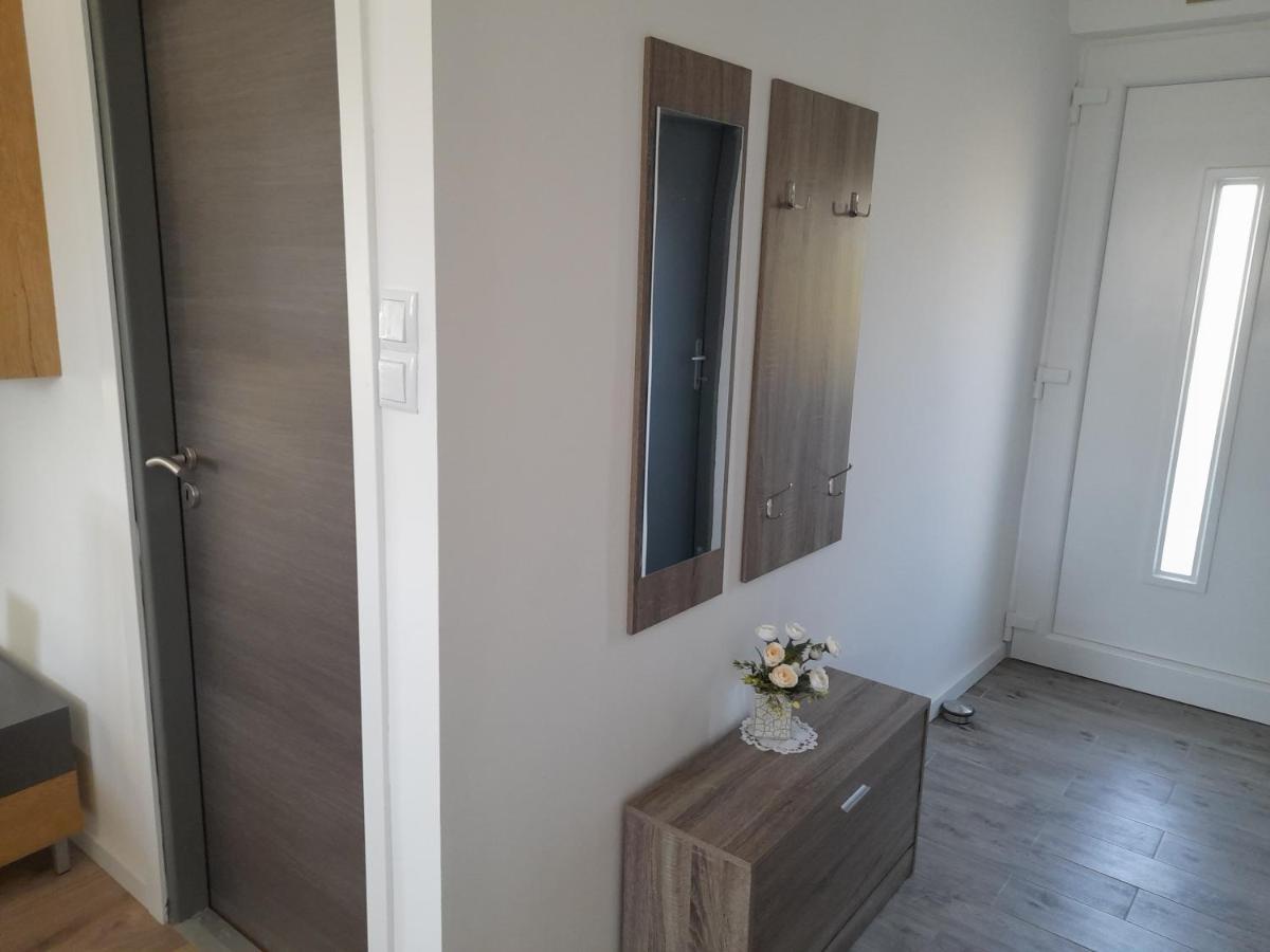Apartman Prvi Red Do Mora スベティ・フィリップ・イ・ヤコブ エクステリア 写真