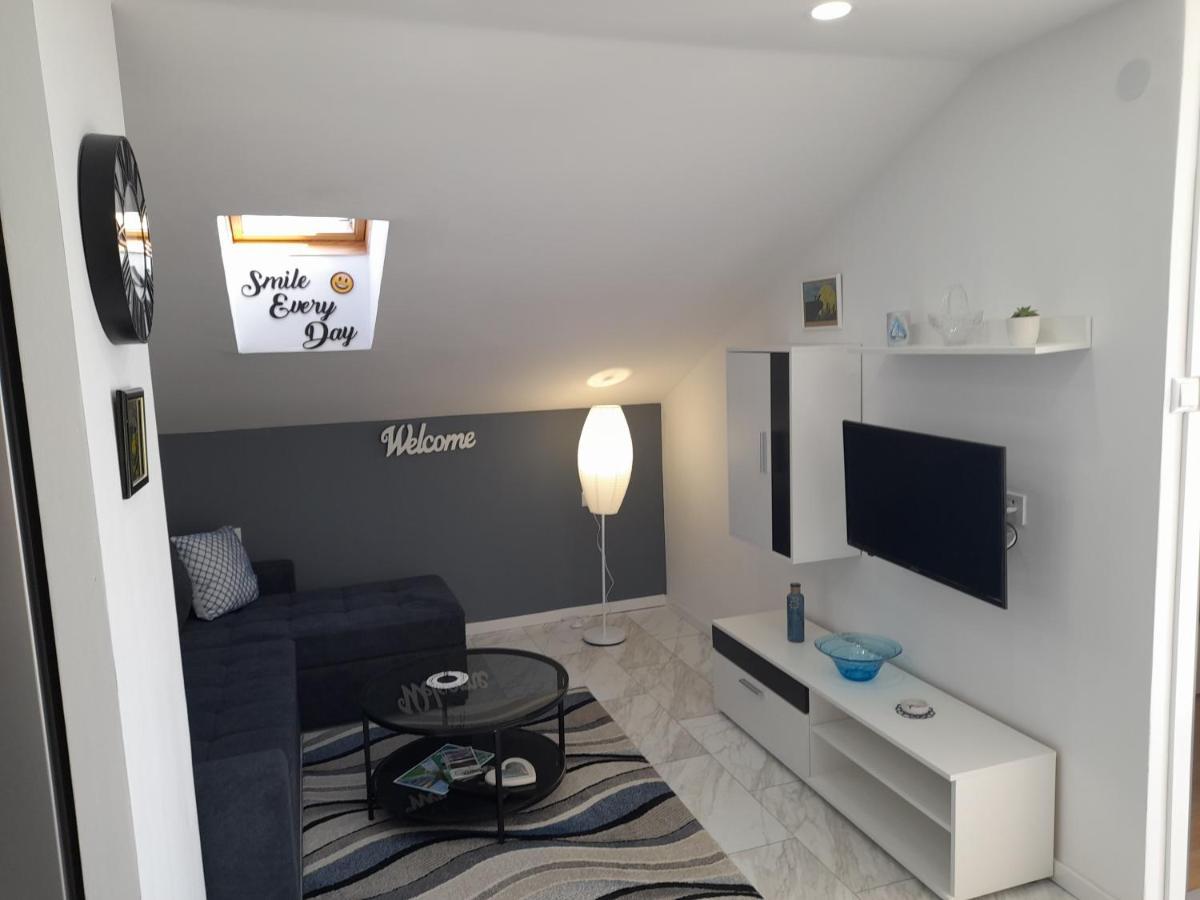 Apartman Prvi Red Do Mora スベティ・フィリップ・イ・ヤコブ エクステリア 写真